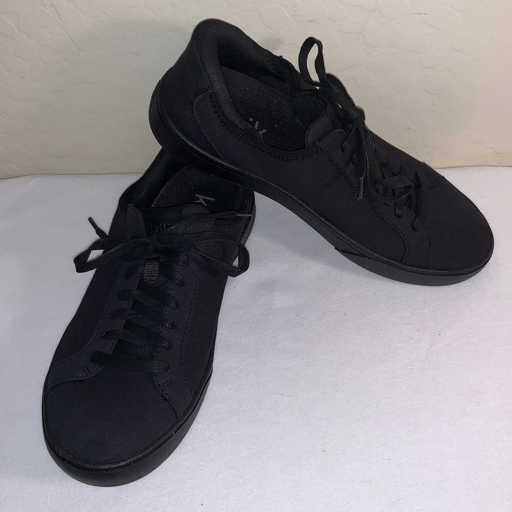 KIZIK IRVINE BRAND NEW SIZE 9 HANDS FREE ATHLETIC SHOES - Picture 8 of 16
